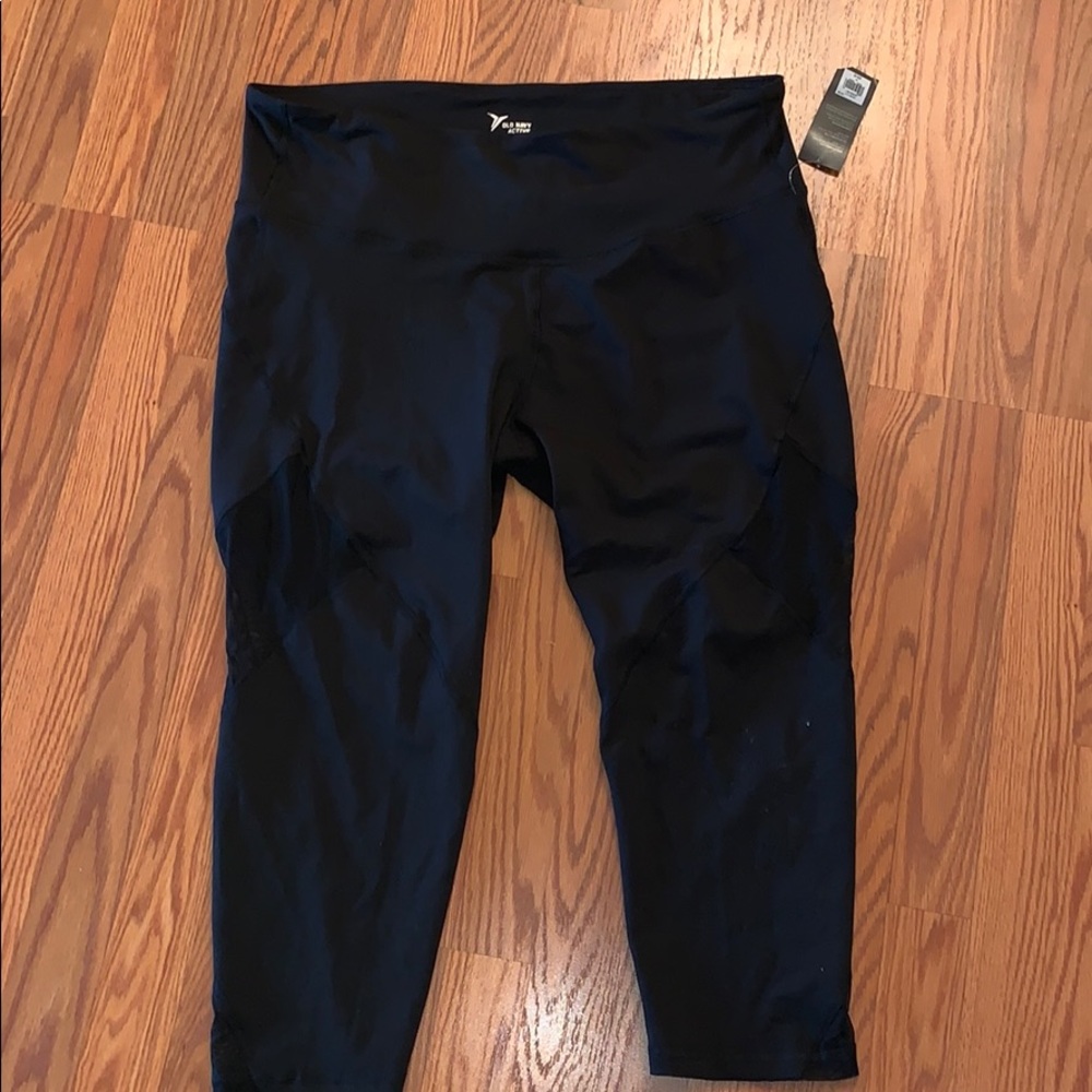 cropped leggings with mesh pattern